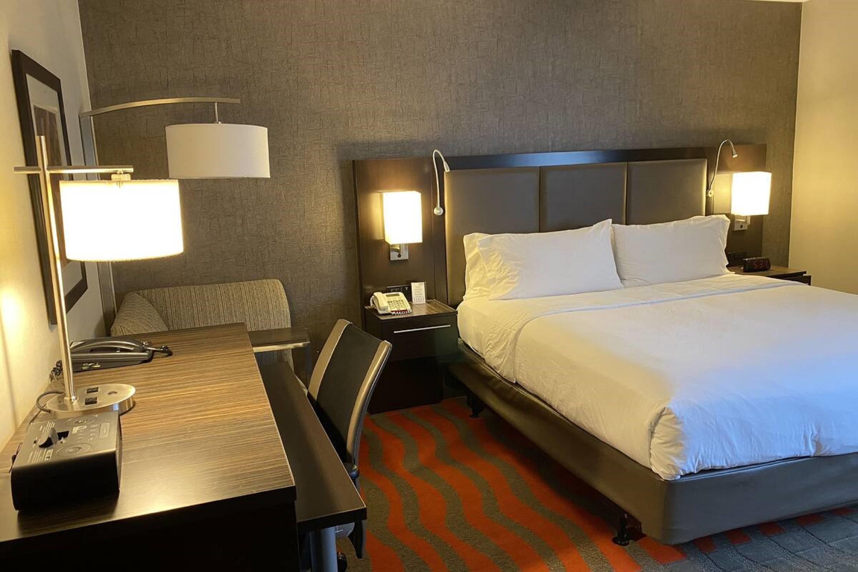 Hampton Inn Newark Airport Екстериор снимка