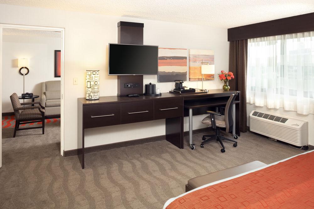 Hampton Inn Newark Airport Екстериор снимка
