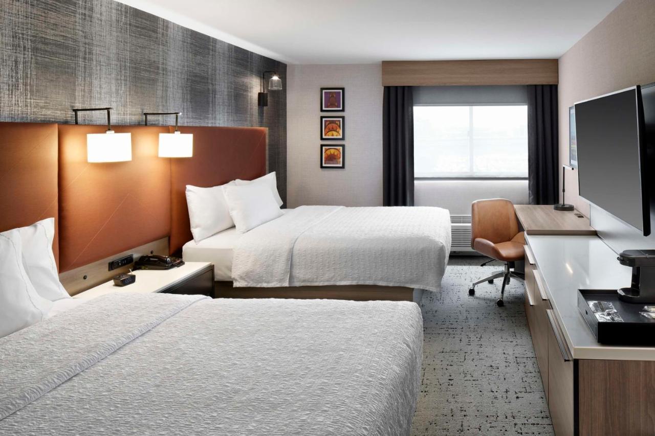 Hampton Inn Newark Airport Екстериор снимка