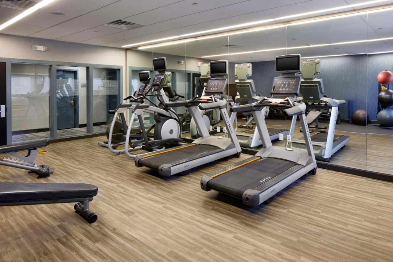 Hampton Inn Newark Airport Екстериор снимка