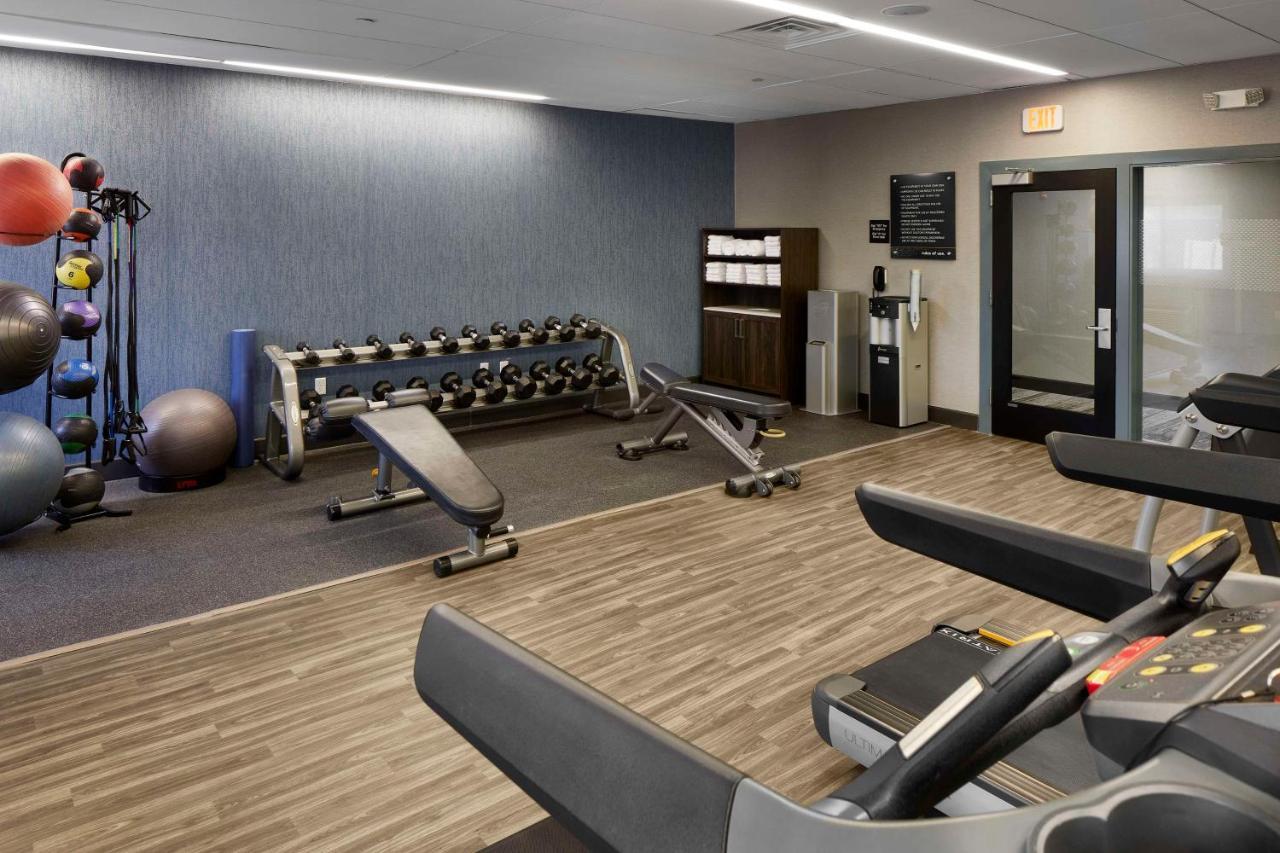 Hampton Inn Newark Airport Екстериор снимка
