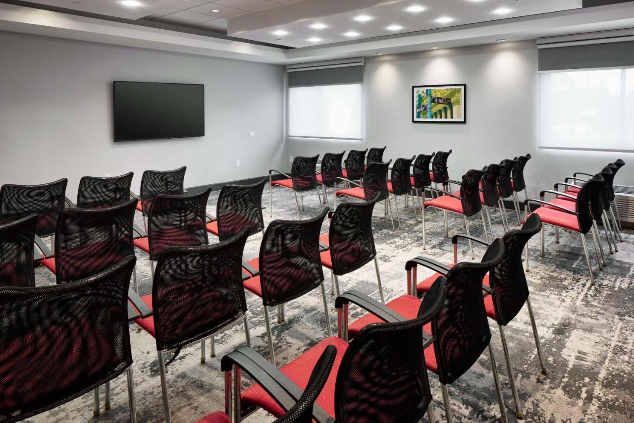 Hampton Inn Newark Airport Екстериор снимка