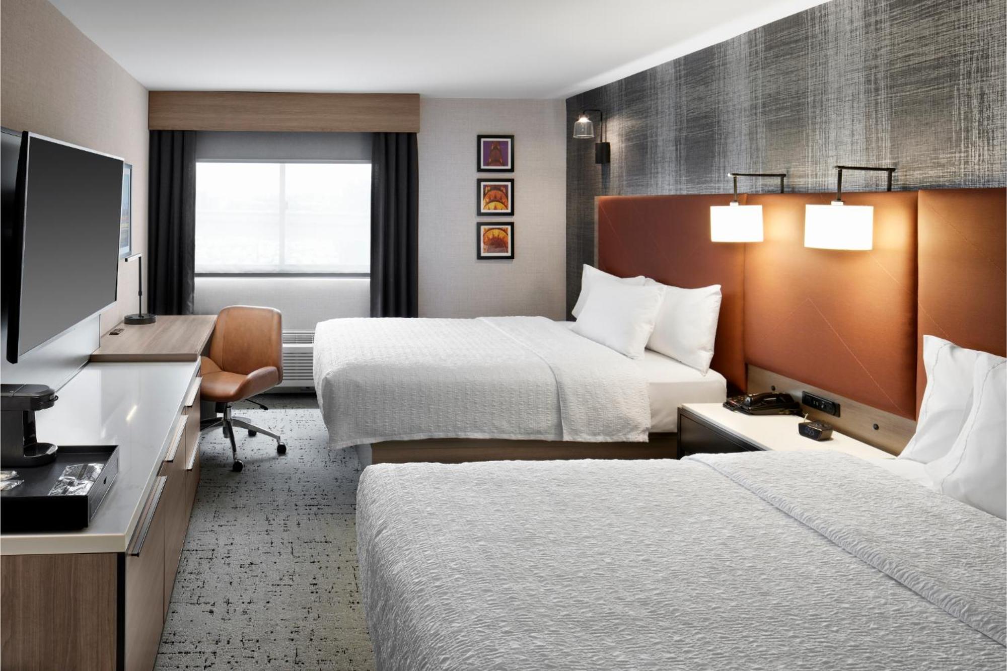 Hampton Inn Newark Airport Екстериор снимка