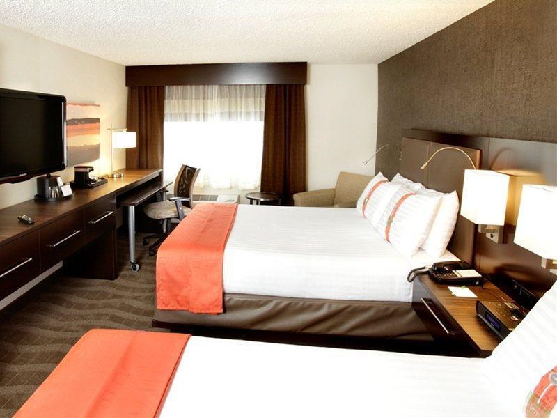 Hampton Inn Newark Airport Екстериор снимка