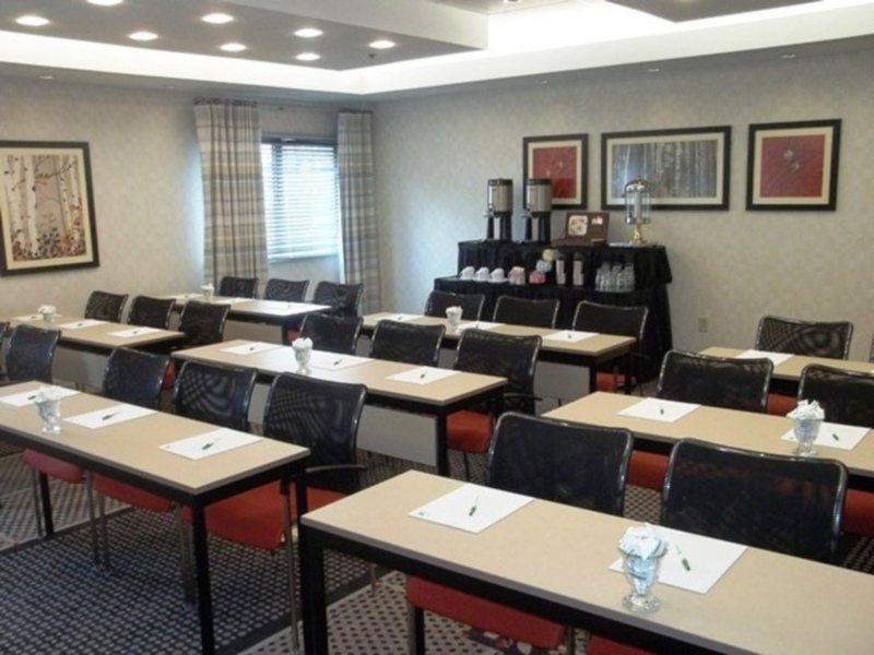 Hampton Inn Newark Airport Екстериор снимка