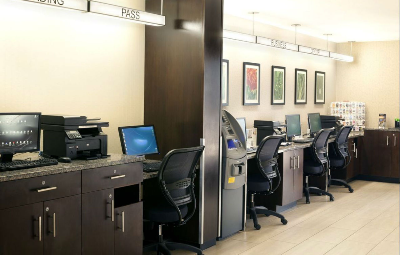 Hampton Inn Newark Airport Екстериор снимка